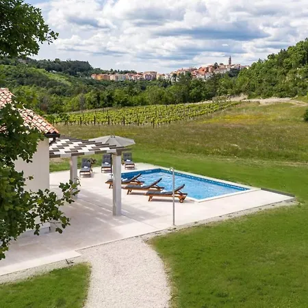 Beautiful Gallova With Heated Pool Villa