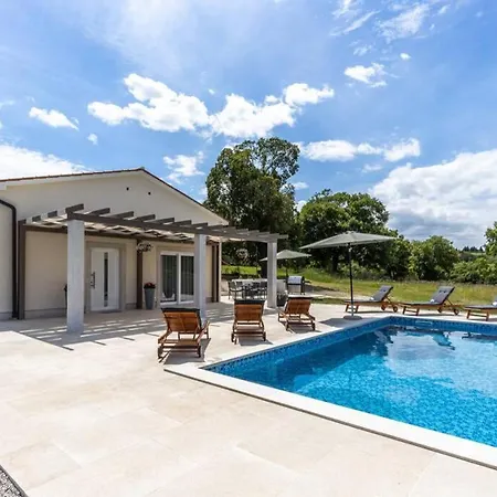 Beautiful Gallova With Heated Pool * Labin