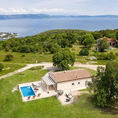Beautiful Gallova With Heated Pool Villa
